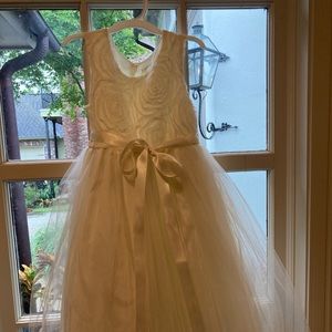Girls Ivory Flower Girl Dress. Size 7.